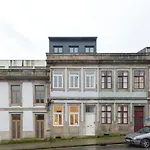 Lovelystay - Cozy Duplex With Patio Right Off Train&Metro Station