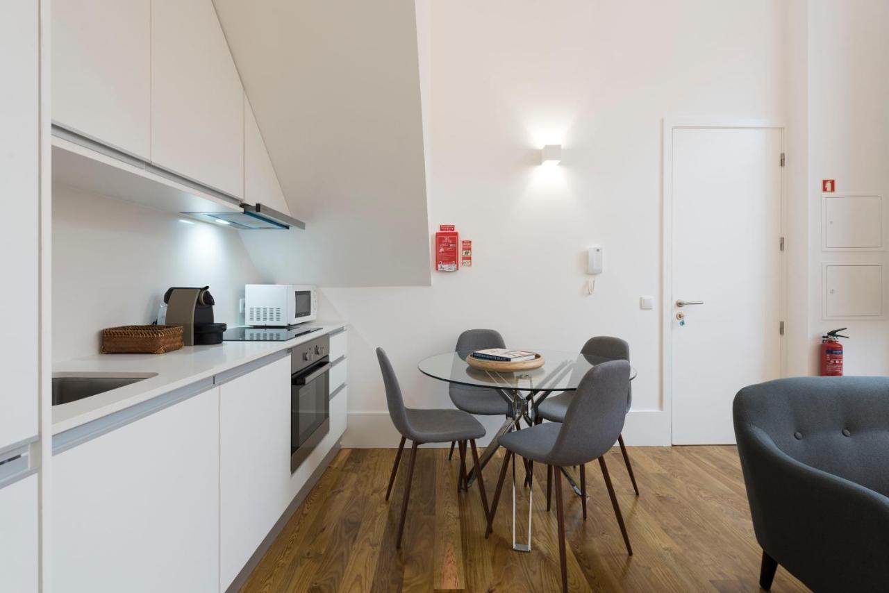 Lovelystay - Cozy Duplex With Patio Right Off Train&metro Station Porto