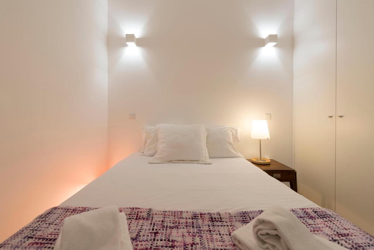 Lovelystay - Cozy Duplex With Patio Right Off Train&metro Station