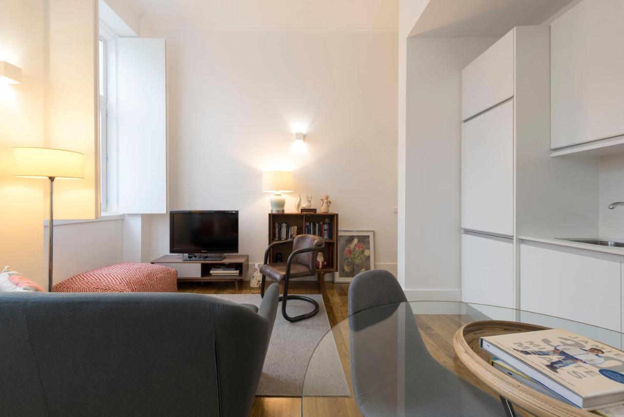 Lovelystay - Cozy Duplex With Patio Right Off Train&metro Station Porto