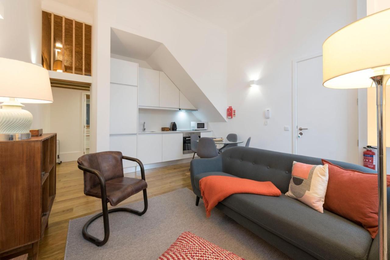 Apartment Lovelystay - Cozy Duplex With Patio Right Off Train&metro Station Porto