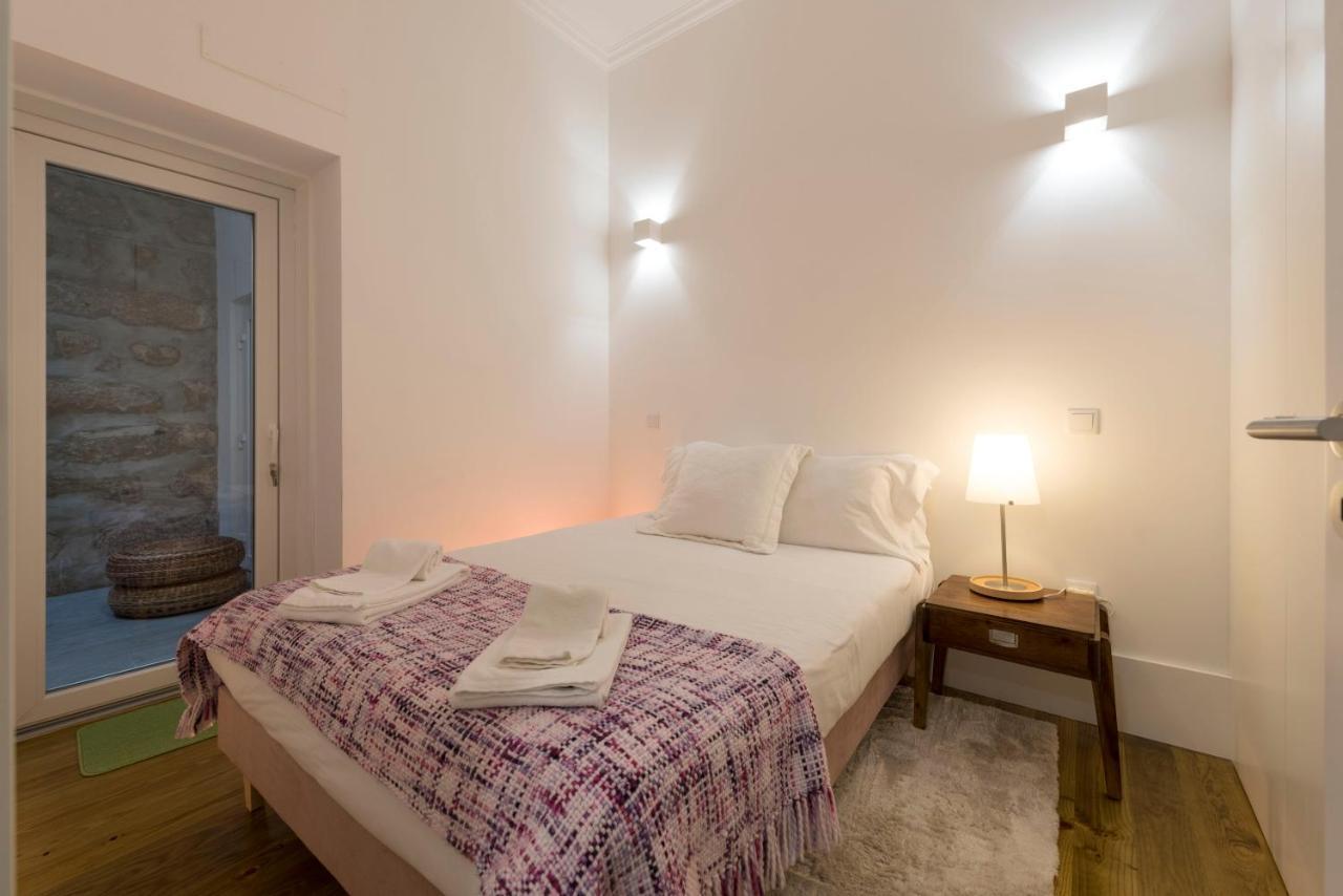 Lovelystay - Cozy Duplex With Patio Right Off Train&metro Station * Porto